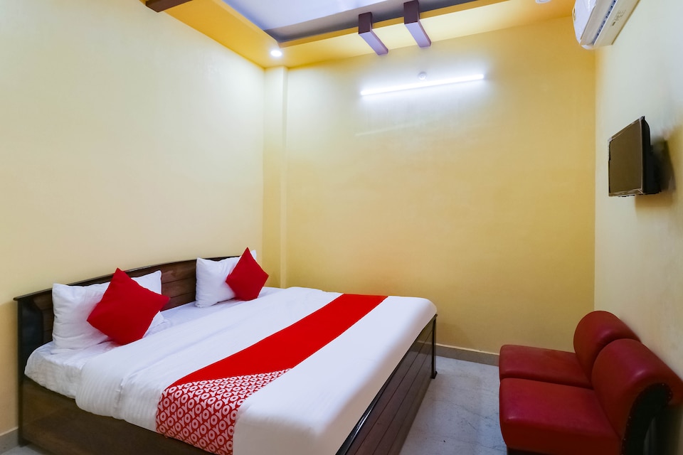 OYO Flagship 65870 Ajitesh Inn, Aliganj Lucknow, Lucknow