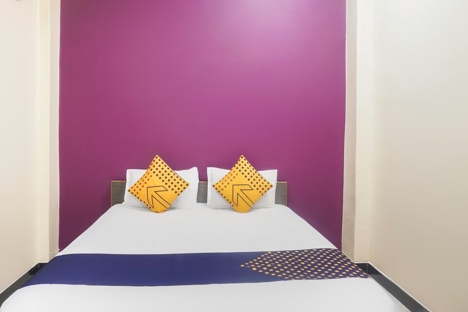 SPOT ON 65874 Kanak Lodge, Umarga, Osmanabad