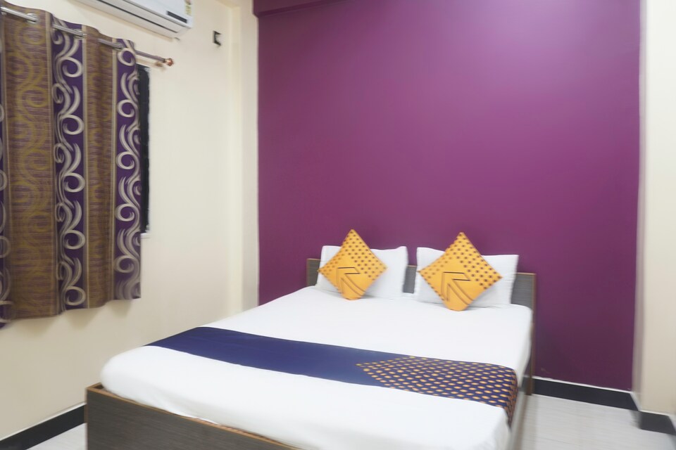 SPOT ON 65874 Kanak Lodge, Umarga, Osmanabad