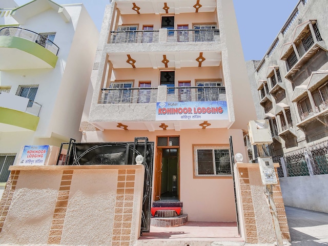 Hotel O Kohinoor hotel and lodging