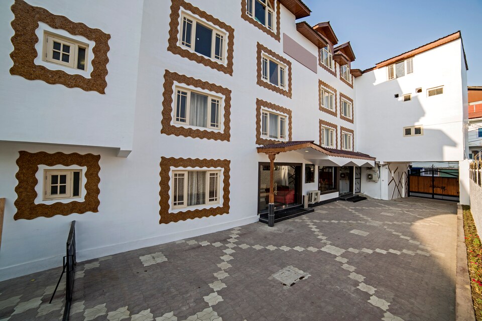 OYO 5370 K2 Inn, Rajbagh Srinagar, Srinagar