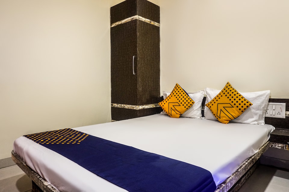 SPOT ON 65898 Hotel Maharaja, Narayangaon, Pune