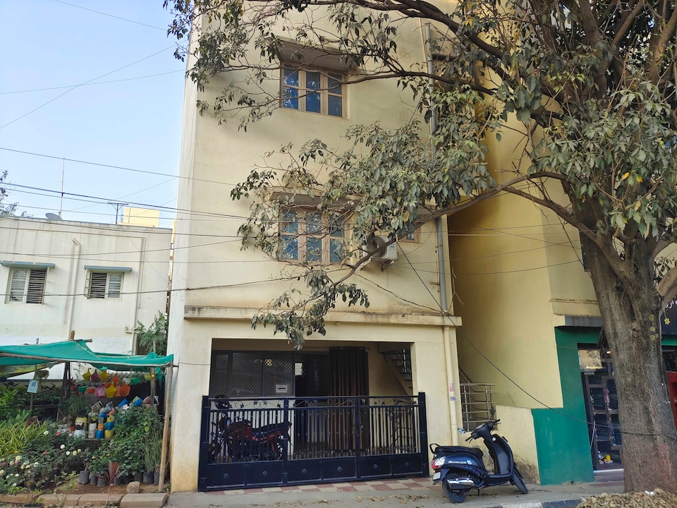 OYO 65901 Manyu Comforts, Sarajpur Road Bangalore, बैंगलोर