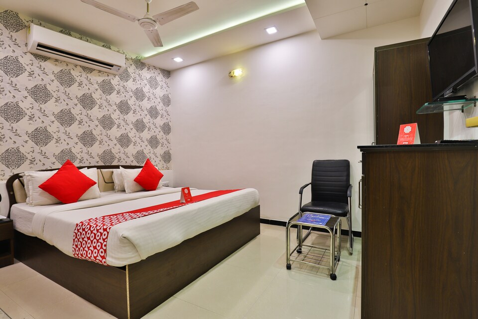 OYO 5373 Hotel Swagatam Inn, Dhebar Road, Rajkot