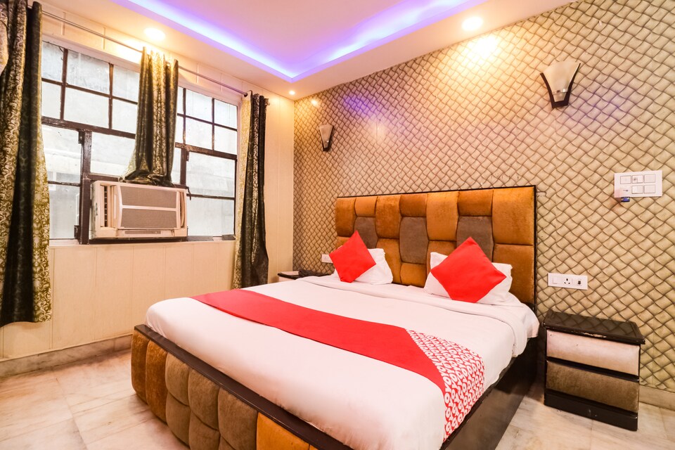 OYO 65904  Libya Resident, Anand Vihar Delhi, Delhi