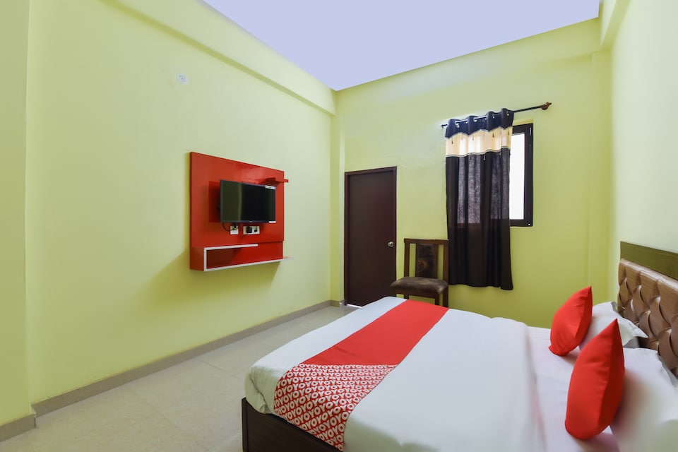 Flagship 65912 Hotel Food Mania, Mandi, Mandi