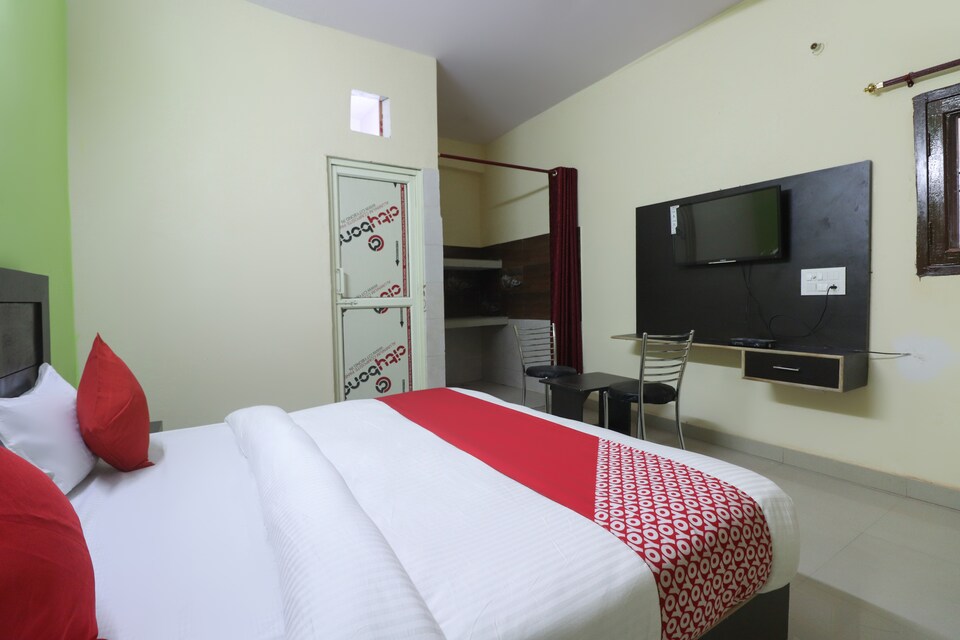 OYO 65940 Sky Residency, Noida Expressway SEZ, Noida