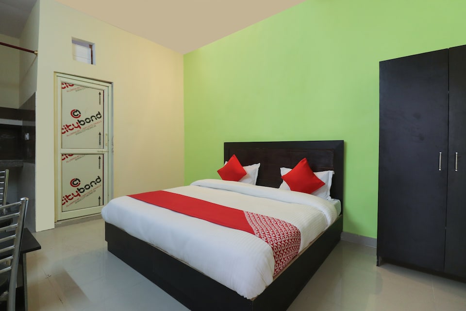 OYO 65940 Sky Residency, Noida Expressway SEZ, Noida