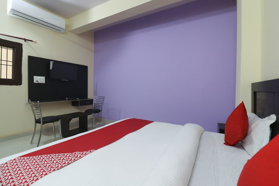 OYO 65940 Sky Residency, Noida Expressway SEZ, Noida