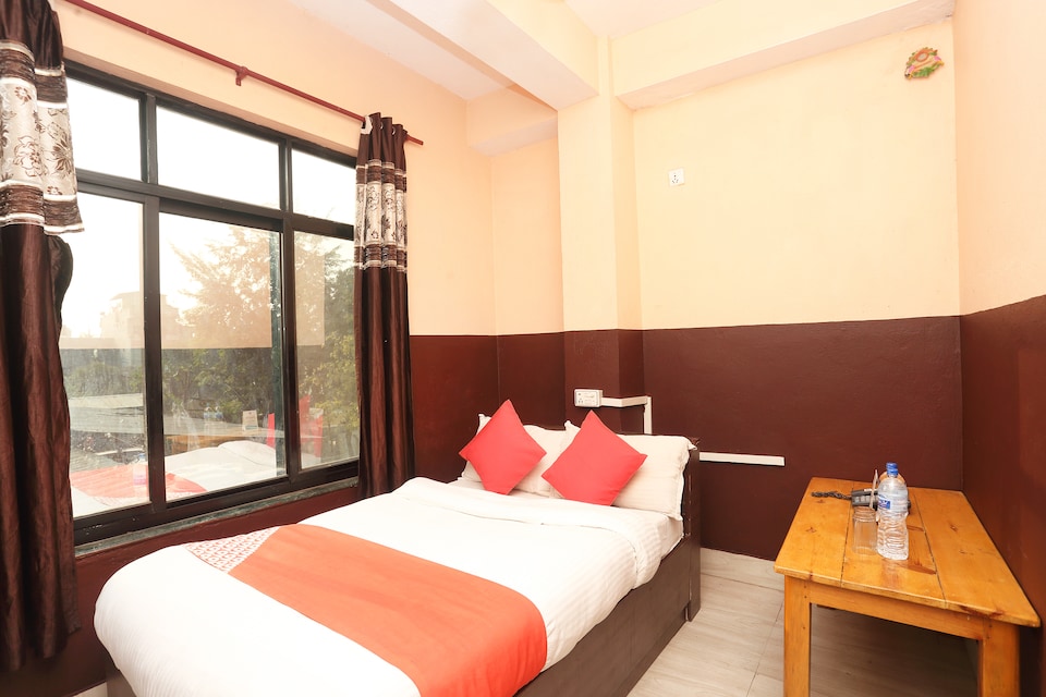 OYO 692 Hotel Mansarovar, Bharatpur Nepal, Chitwan