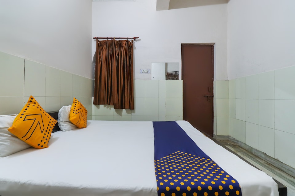 SPOT ON 65980 Dhruv Guest House, Corporate Complex, Agra