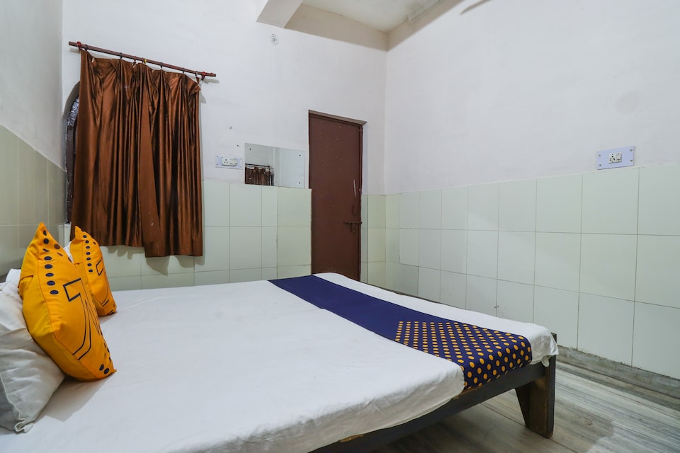 SPOT ON 65980 Dhruv Guest House, Corporate Complex, Agra