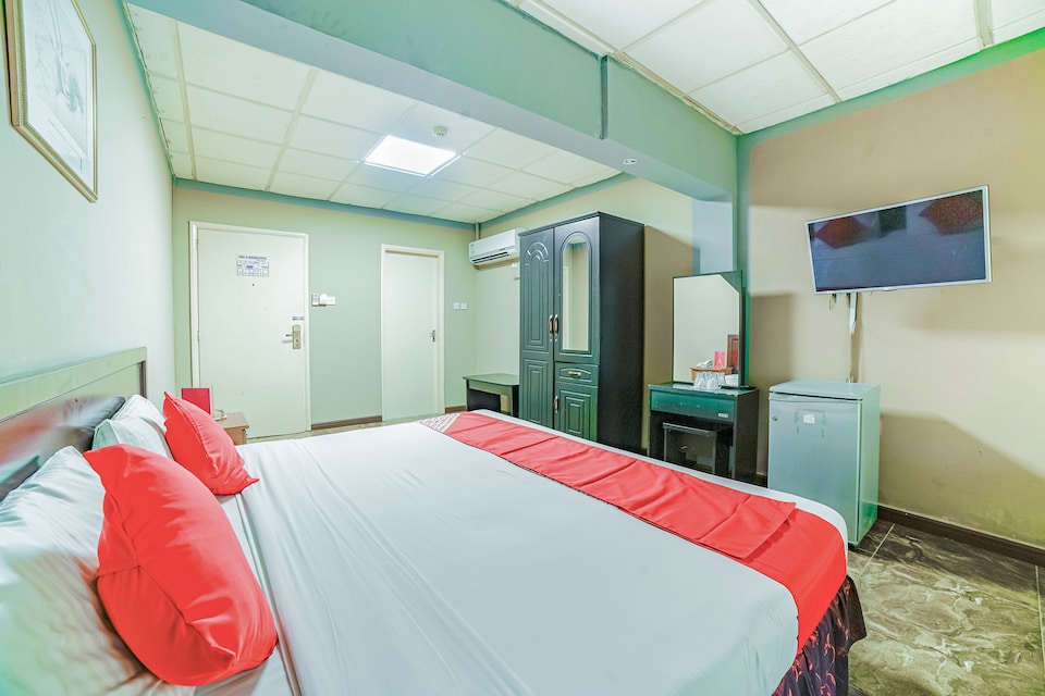 OYO 394 Dana Al Buhaira Beach Hotel, Corniche Street Sharjah, Sharjah