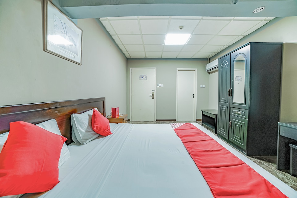 OYO 394 Dana Al Buhaira Beach Hotel, Corniche Street Sharjah, Sharjah