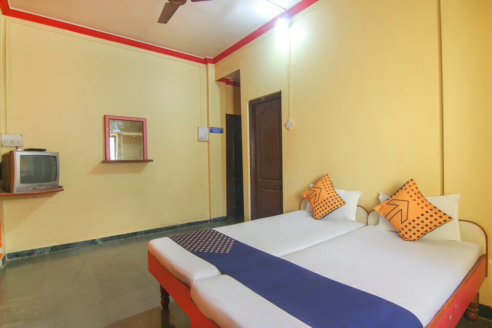 SPOT ON New Surekh Lodge, Saswad, Pune