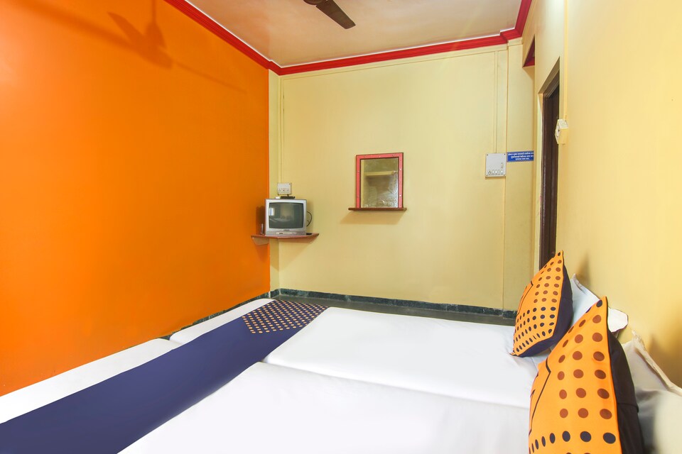 SPOT ON New Surekh Lodge, Saswad, Pune