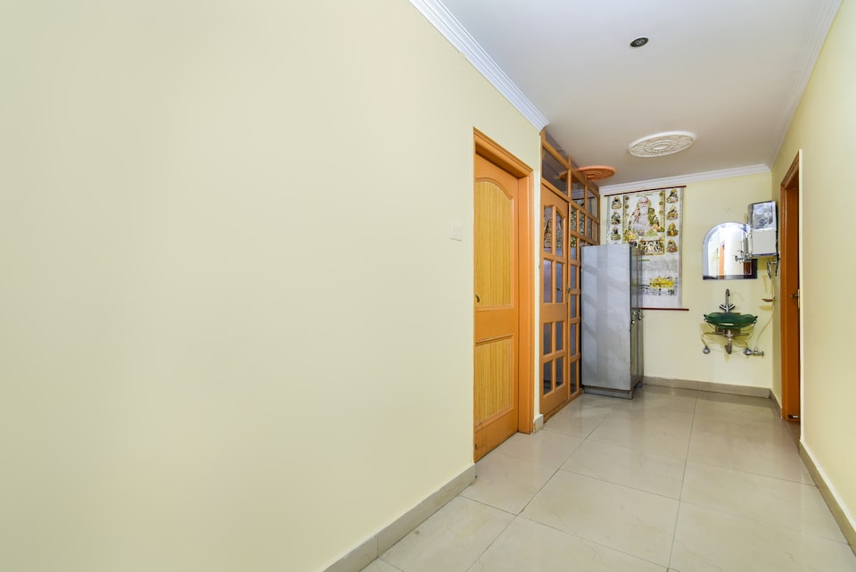 OYO Home 66050 Cosy Family Suite Kanlog, The Mall Road-Shimla, Shimla