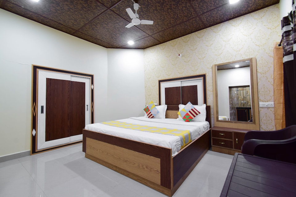 OYO Home 66052 Cosy Stay Kanlog, The Mall Road-Shimla, Shimla