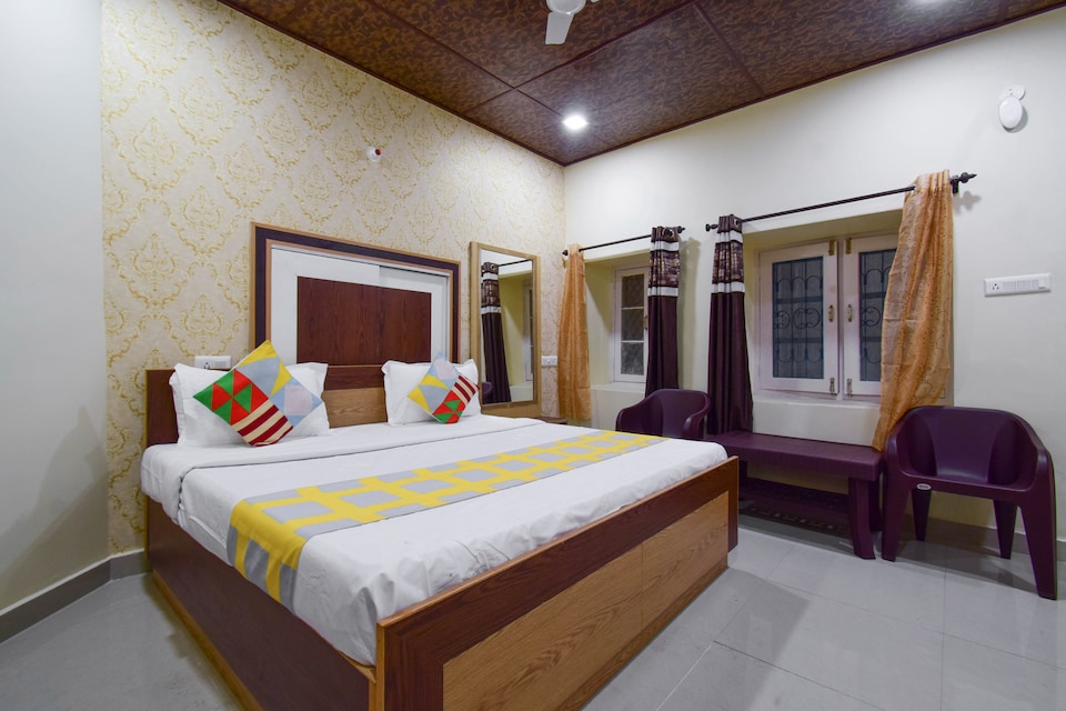 OYO Home 66052 Cosy Stay Kanlog, The Mall Road-Shimla, Shimla