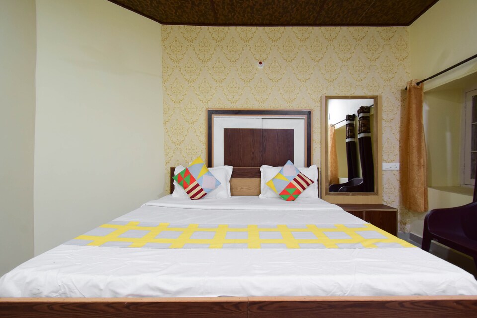 OYO Home 66052 Cosy Stay Kanlog, The Mall Road-Shimla, Shimla