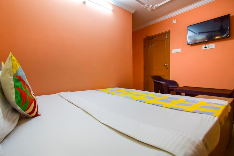 OYO Home 66055 Cozy Stay Kanlog, The Mall Road-Shimla, Shimla