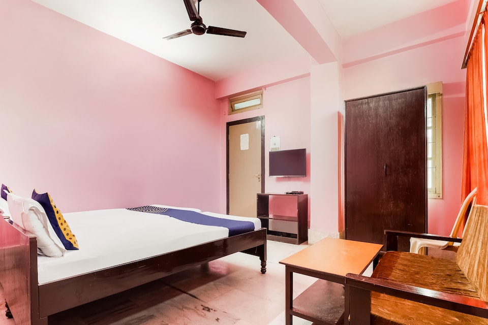 SPOT ON 66058 Hotel Minerva, Pan Bazar Guwahati, Guwahati