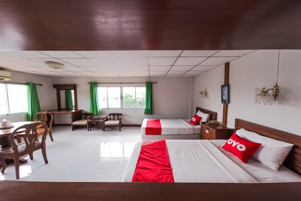 OYO 468 Dumrong Town Hotel, Nathon Town P2, Suratthani