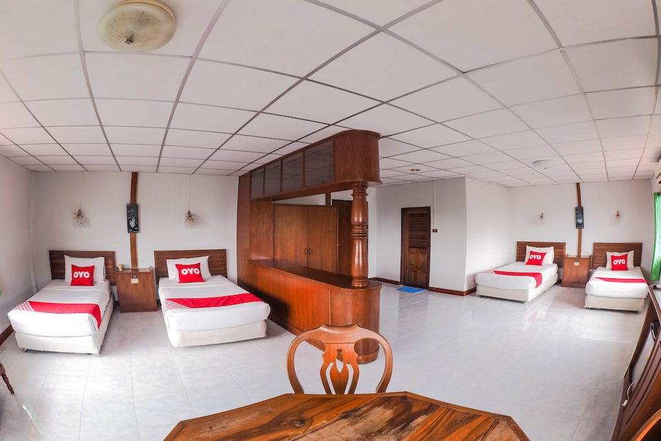 OYO 468 Dumrong Town Hotel, Nathon Town P2, Suratthani