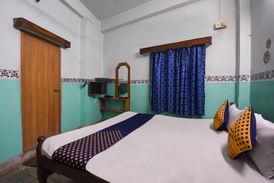 OYO 66075 Keshry Lodge & Guest House, Tarapith, Tarapith