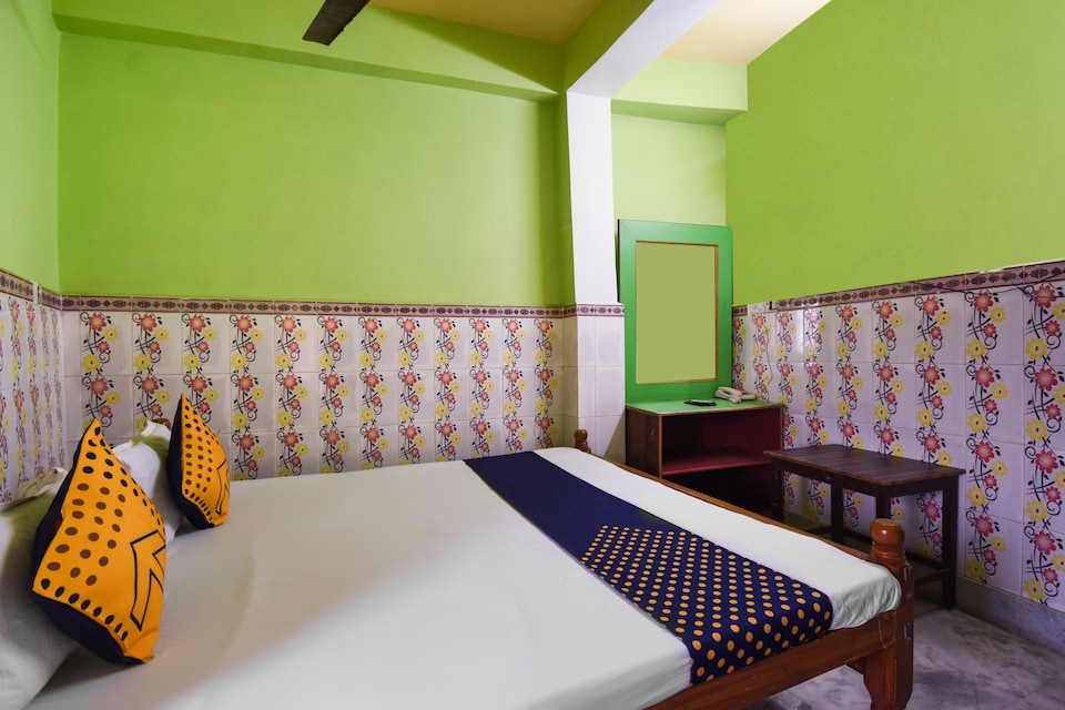 OYO 66075 Keshry Lodge & Guest House, Tarapith, Tarapith