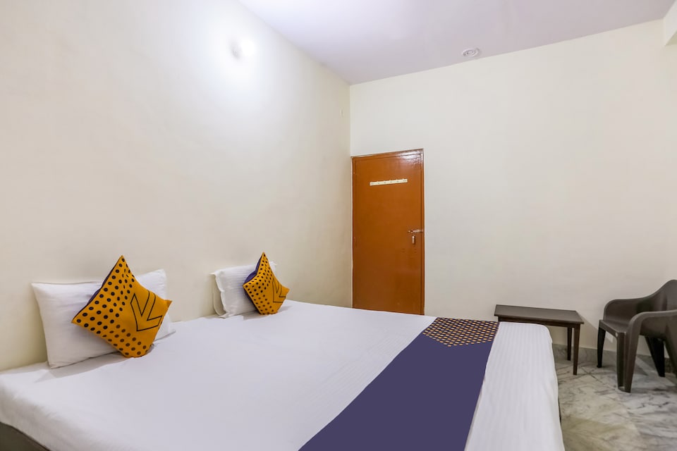 SPOT ON 66076 Vireshwar Ashram, Godowlia, Varanasi