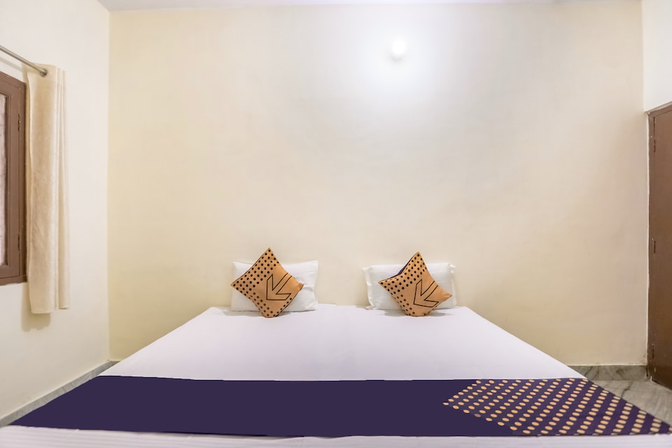 SPOT ON 66076 Vireshwar Ashram, Godowlia, Varanasi