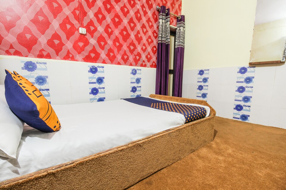 SPOT ON 66092 Garva Lodge, Mohol, Solapur