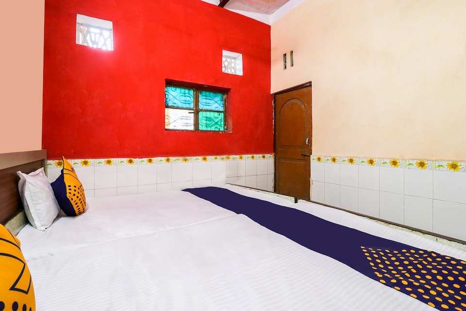 SPOT ON 66100 Ananti Guest House, Sigra, Varanasi