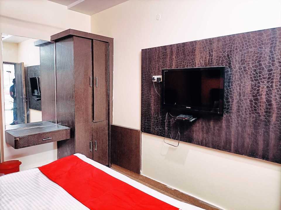 OYO Flagship Just-9 Inn Near Sahara Ganj Mall, Charbagh Lucknow, Lucknow