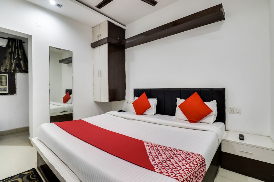 OYO Flagship Just-9 Inn Near Sahara Ganj Mall, Charbagh Lucknow, Lucknow