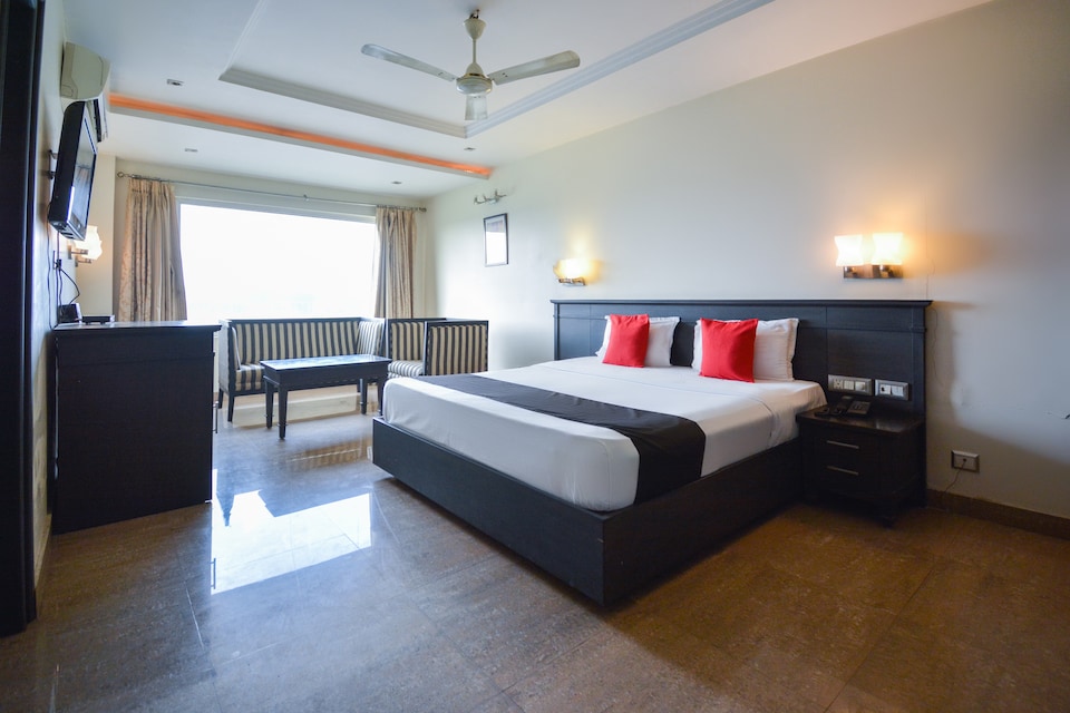 Capital O 66127 County Bar & Restaurant, Kharar, Kharar