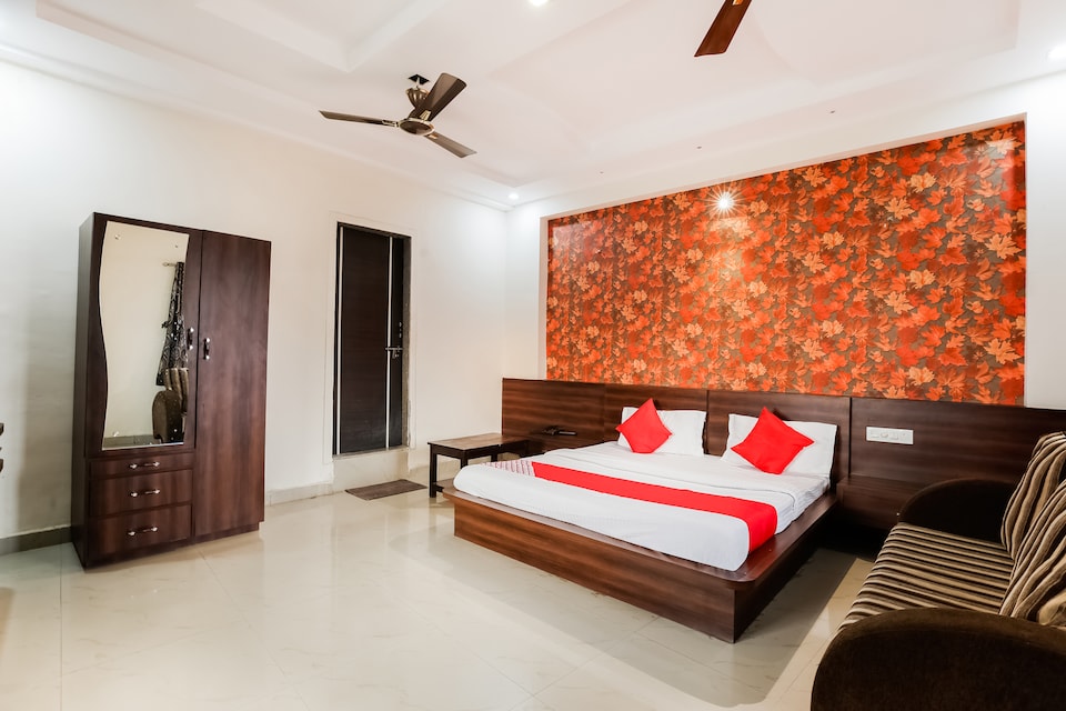 OYO 66130 Hotel Nikunj Plaza, Dungarpur, Dungarpur