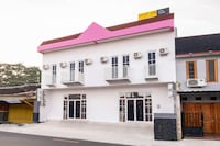 SPOT ON 2296 Star House