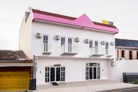 SPOT ON 2296 Star House