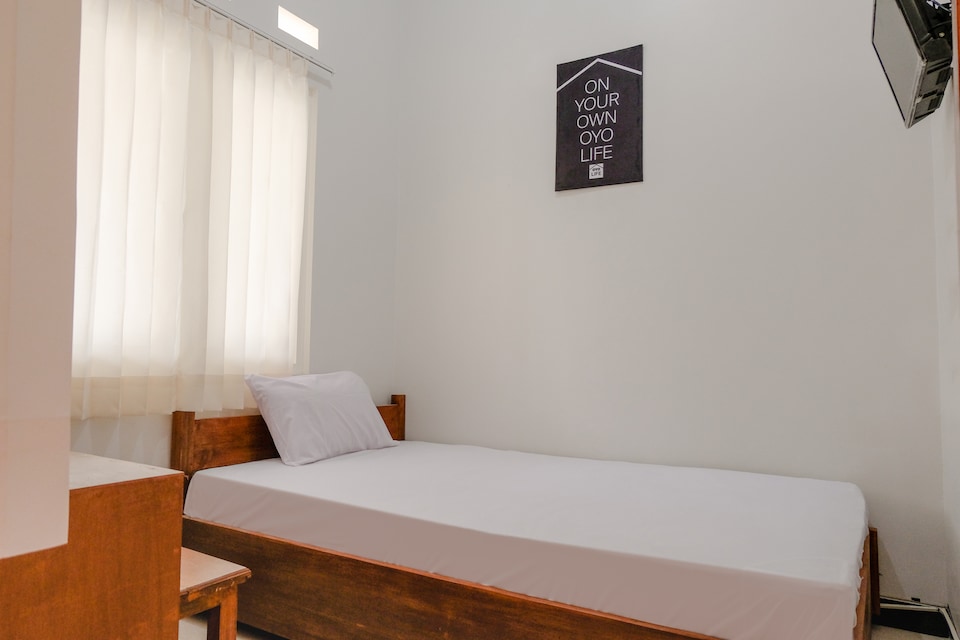 OYO Life 2301 Aj Homestay, Malang Kota, Malang