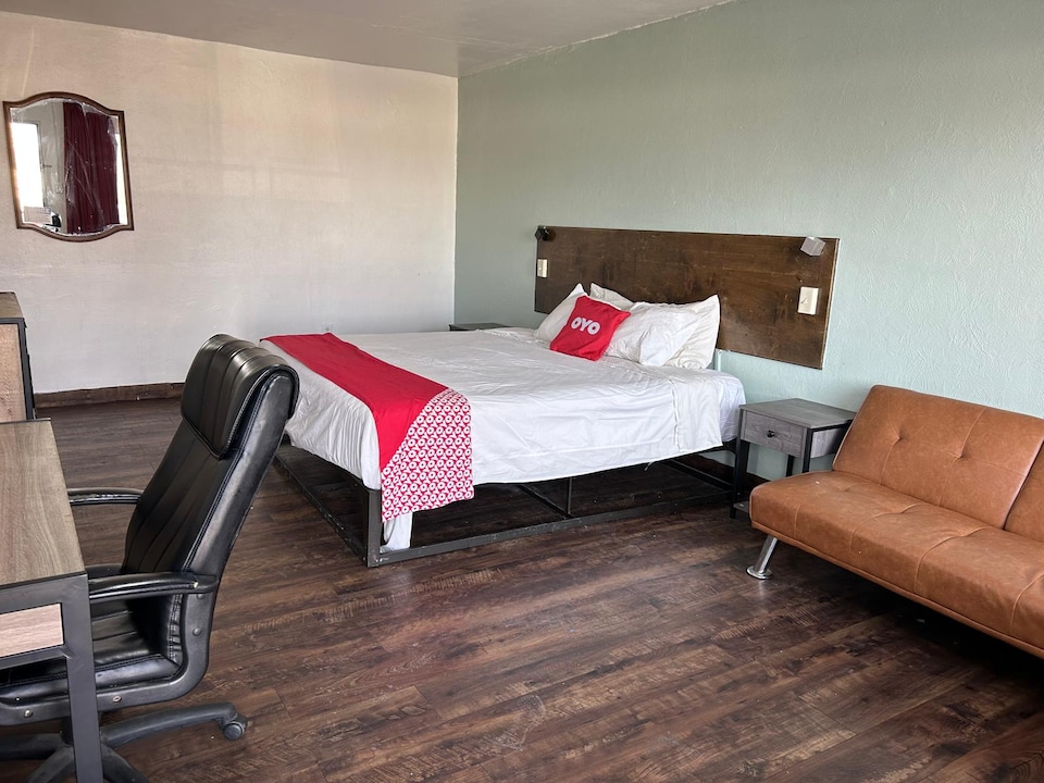 OYO Hotel Downtown Peoria I-74, C61523, Peoria IL