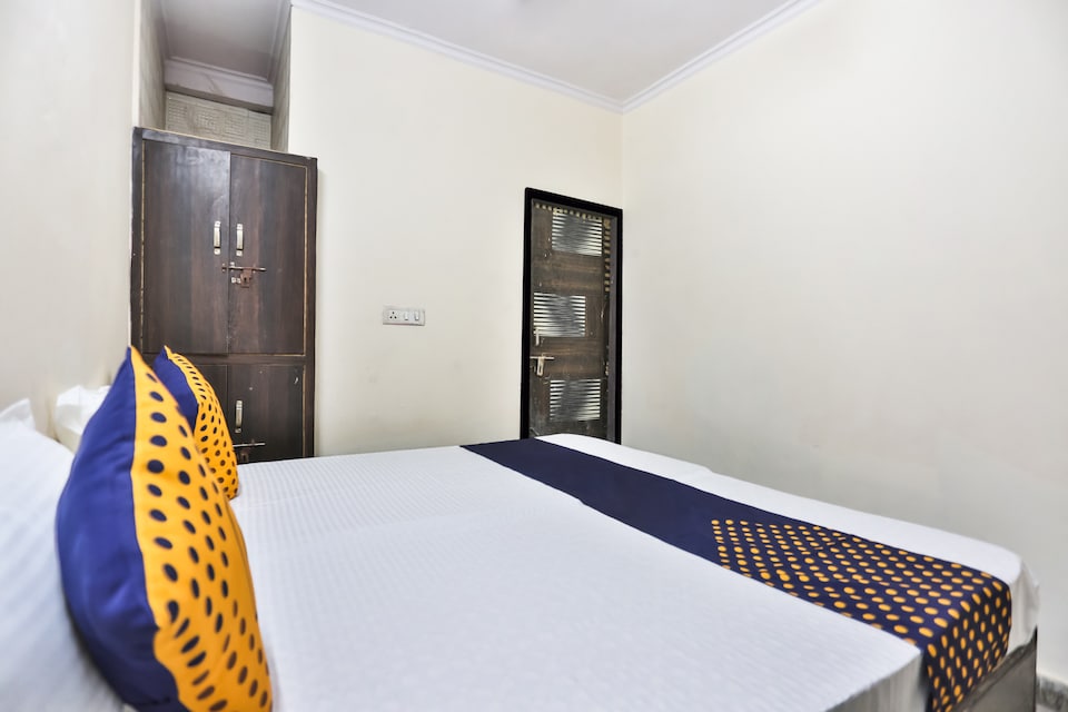 SPOT ON 66180 Royal Inn, Anand Vihar Delhi, Delhi