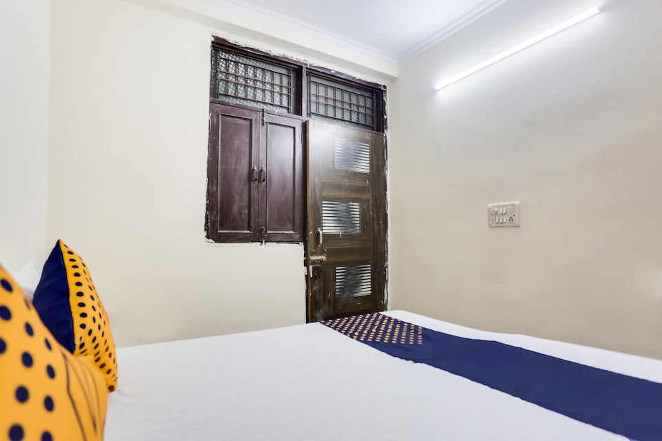 SPOT ON 66180 Royal Inn, Anand Vihar Delhi, Delhi