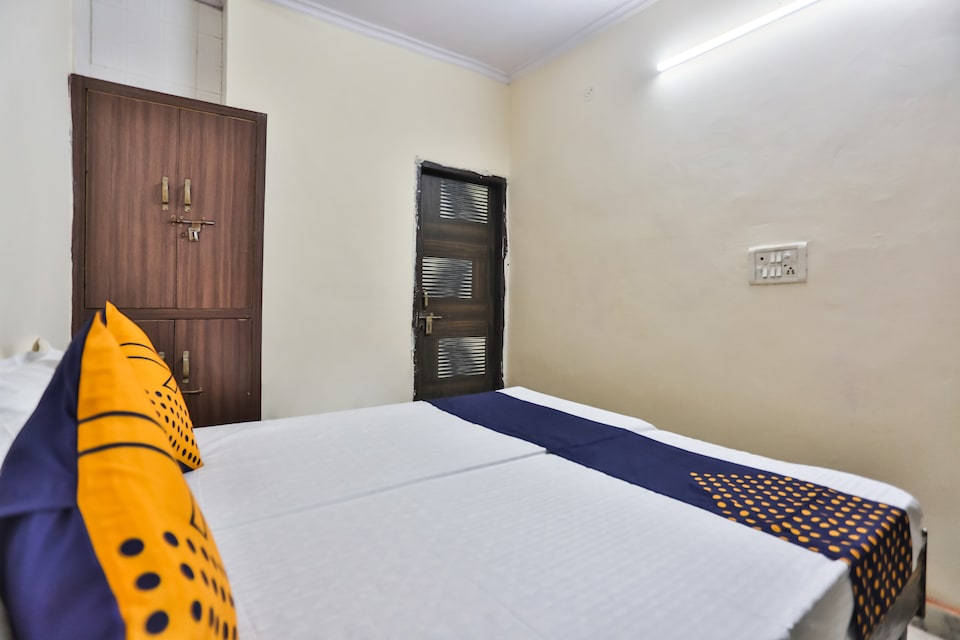 SPOT ON 66180 Royal Inn, Anand Vihar Delhi, Delhi