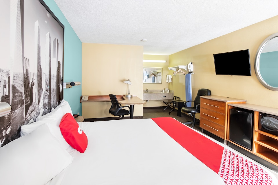 OYO Hotel Findlay OH I-75 & Broad Ave., C43351, Findlay OH