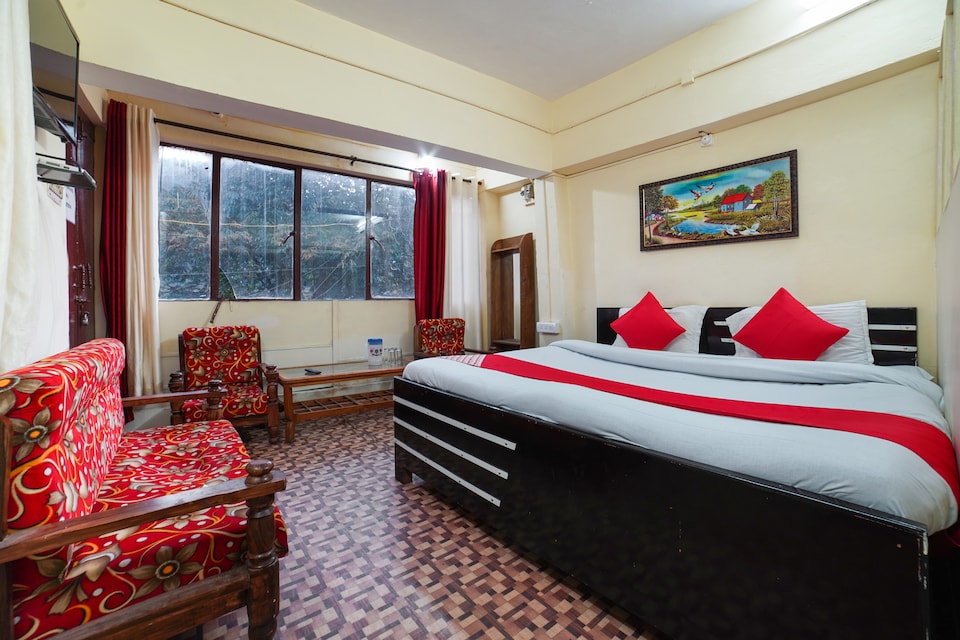 OYO 66221 Amrit Aawas, Mall Road Nainital, Nainital