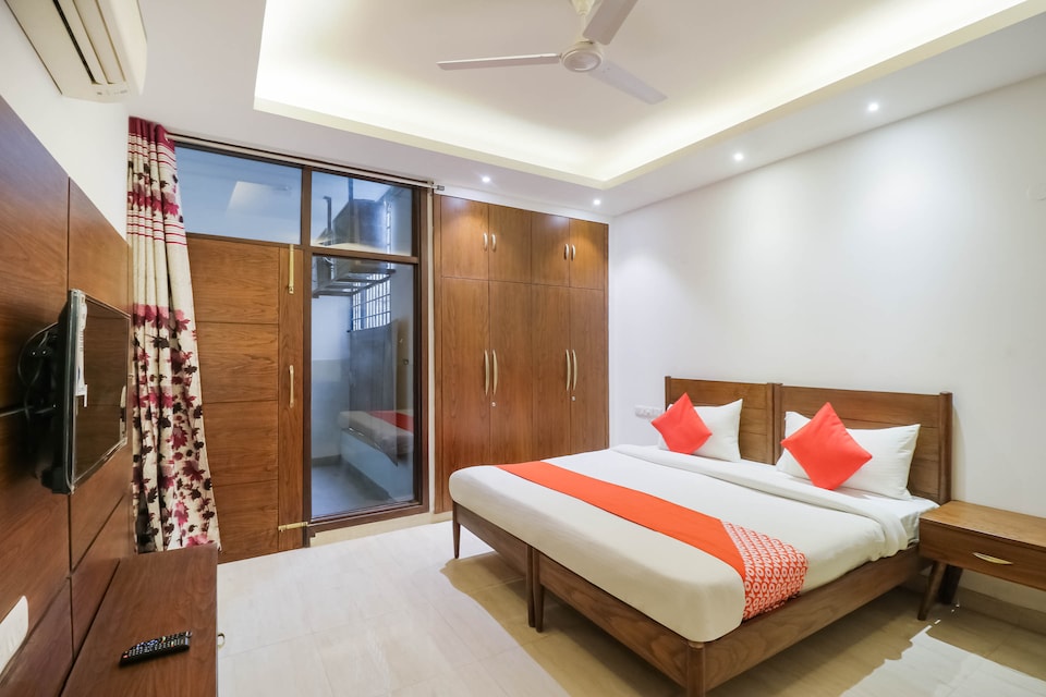 OYO Premium Villa Near Lotus Temple, Kalkaji Delhi, Delhi