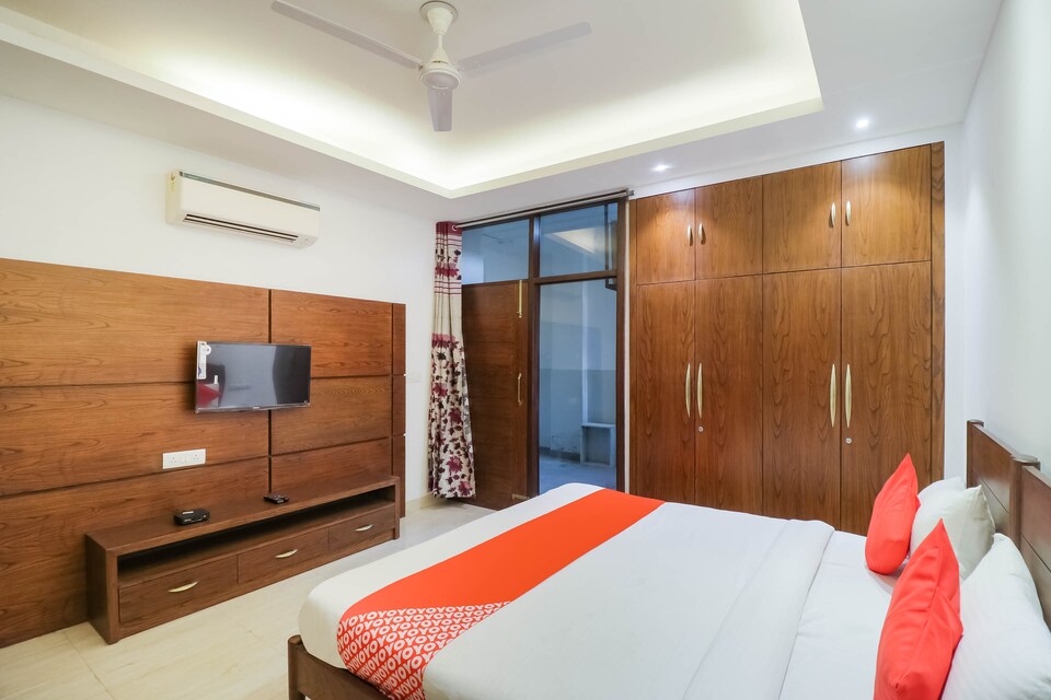 OYO Premium Villa Near Lotus Temple, Kalkaji Delhi, Delhi