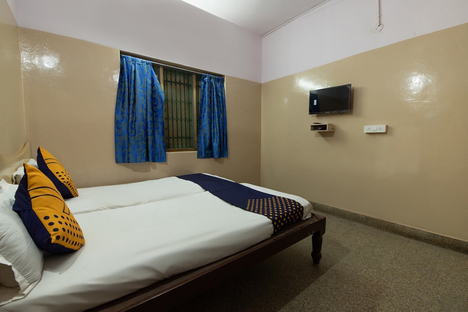 SPOT ON Samruddhi Lodge, Tumkur Bangalore, Bangalore